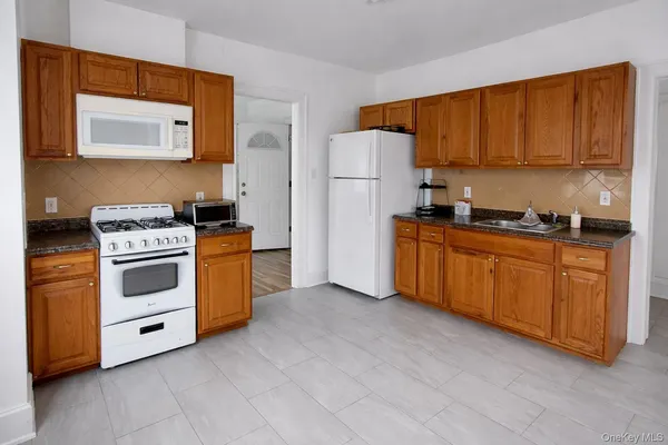 $3,300 | 111-10 14th Avenue, Unit 2 | College Point