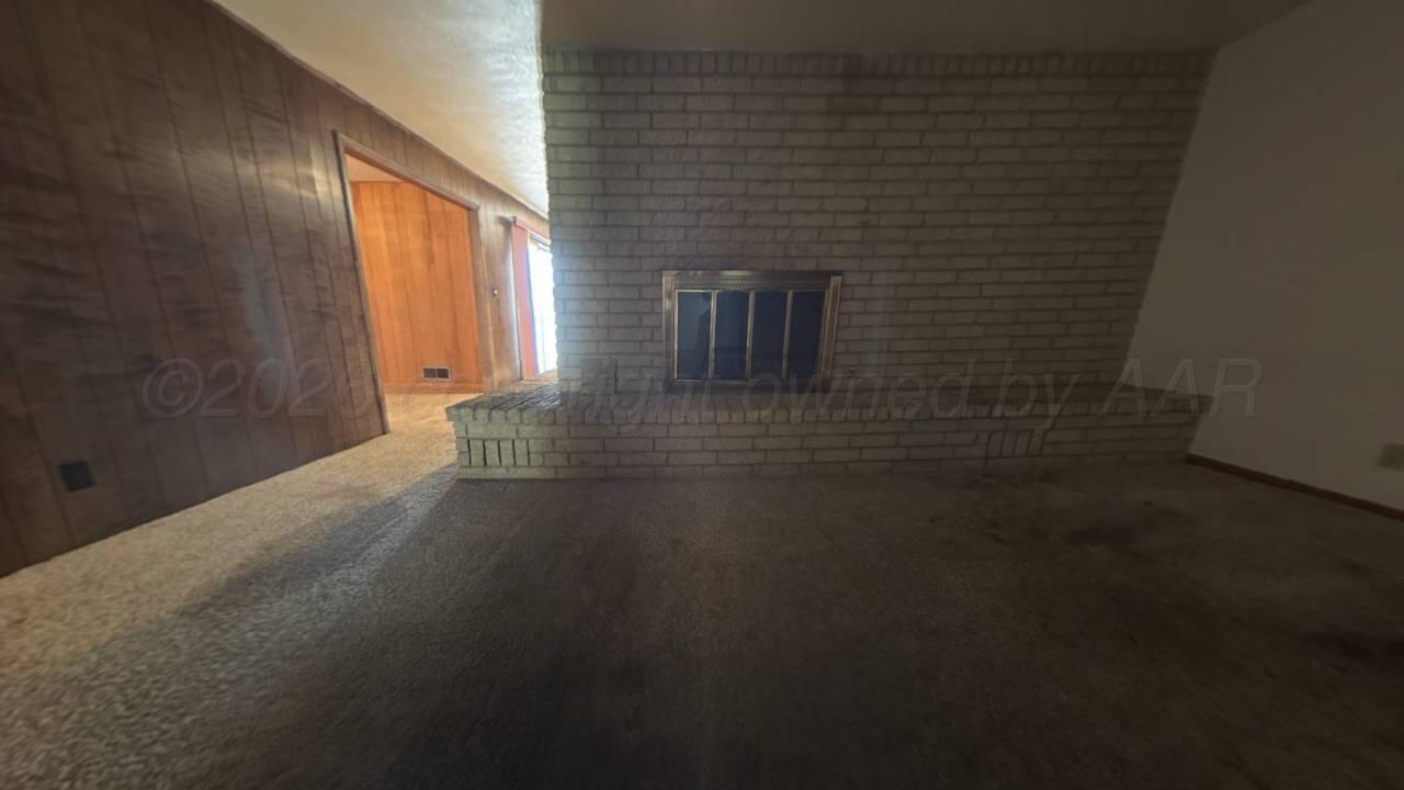 613 South Pearl Street Stratford, TX 79084 - Photo 13 of 32 Living Room_20251007124013