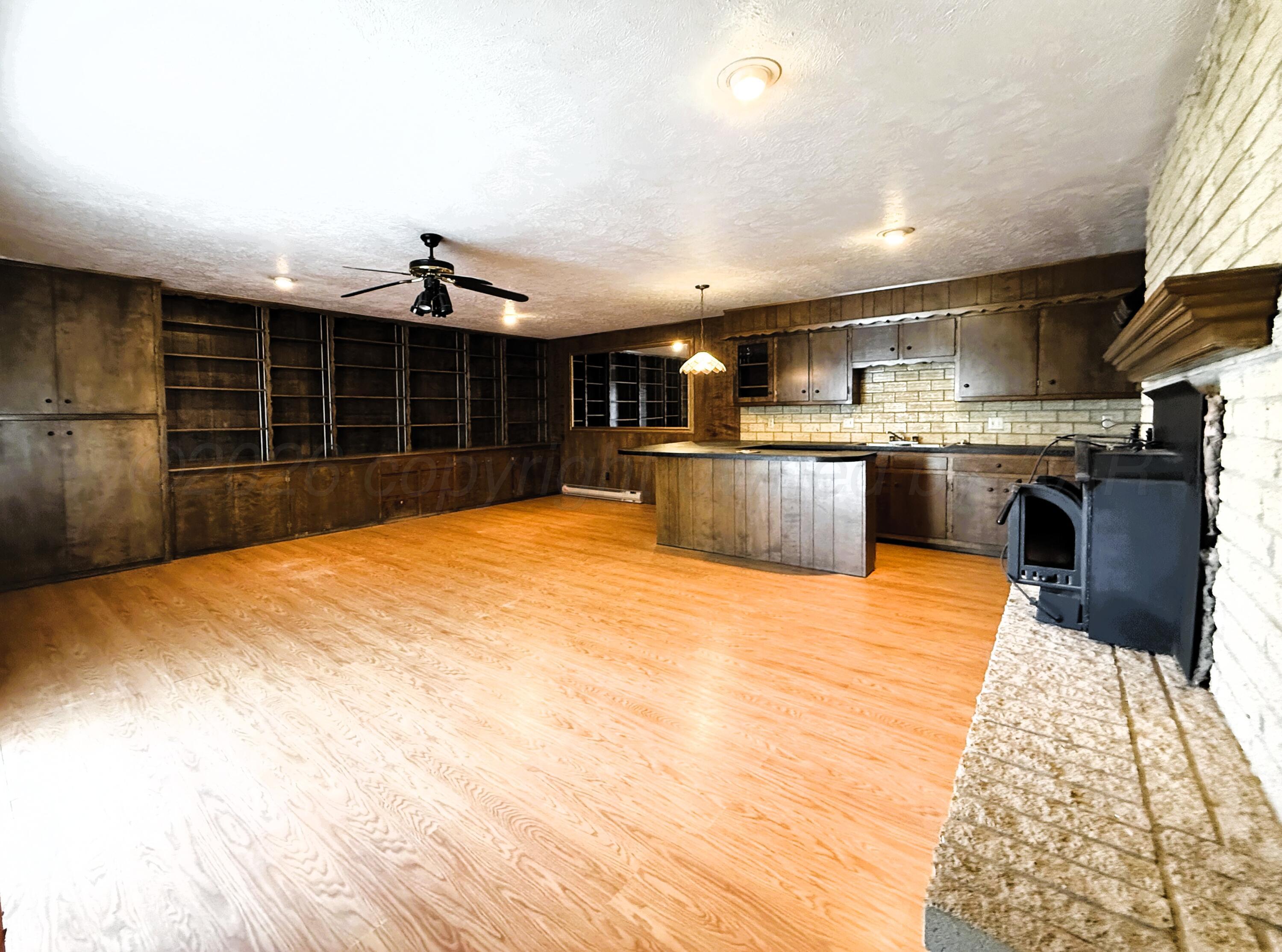 613 South Pearl Street Stratford, TX 79084 - Photo 19 of 32 Den
