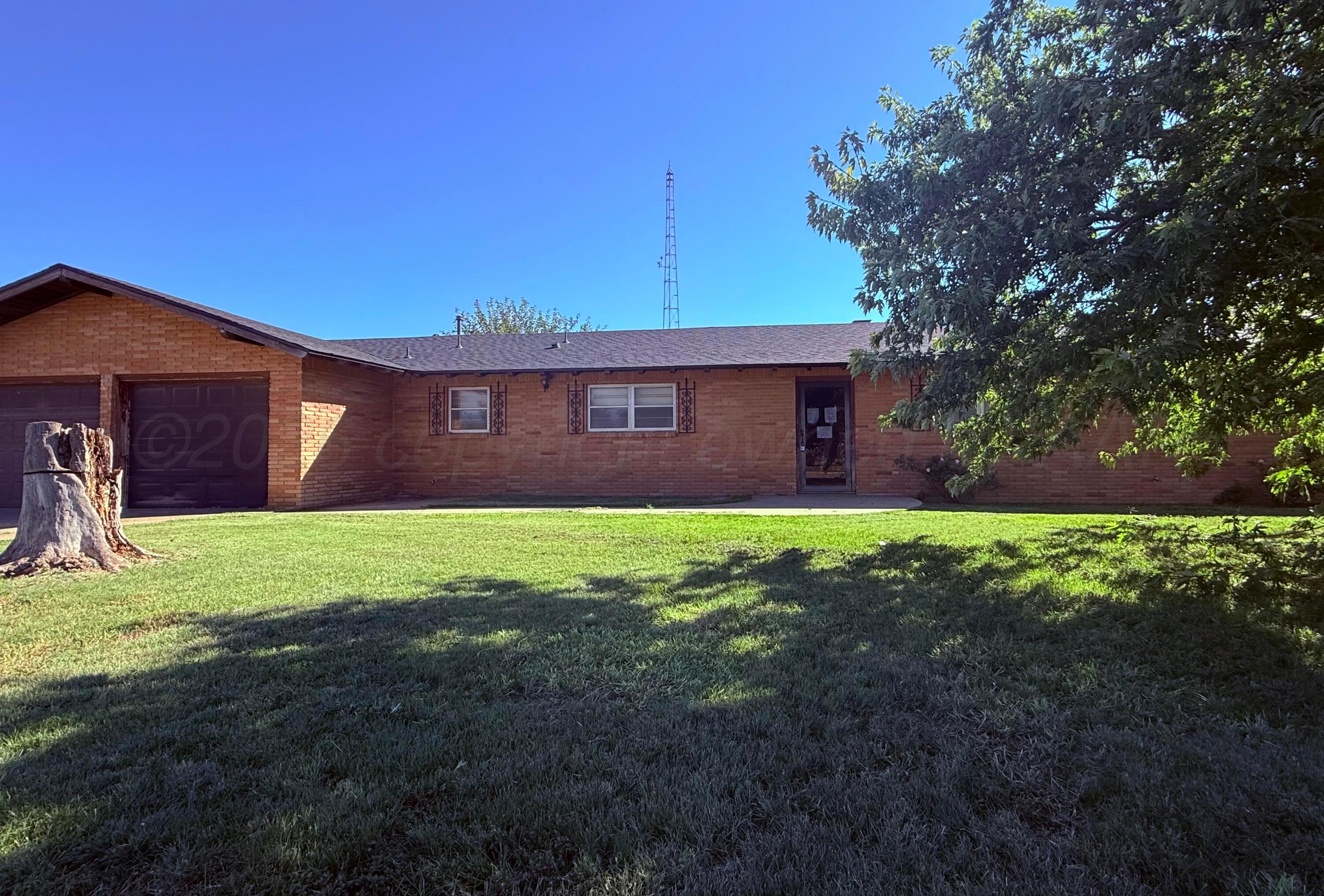 613 South Pearl Street Stratford, TX 79084 - Photo 2 of 32 a front view of a house with a yard