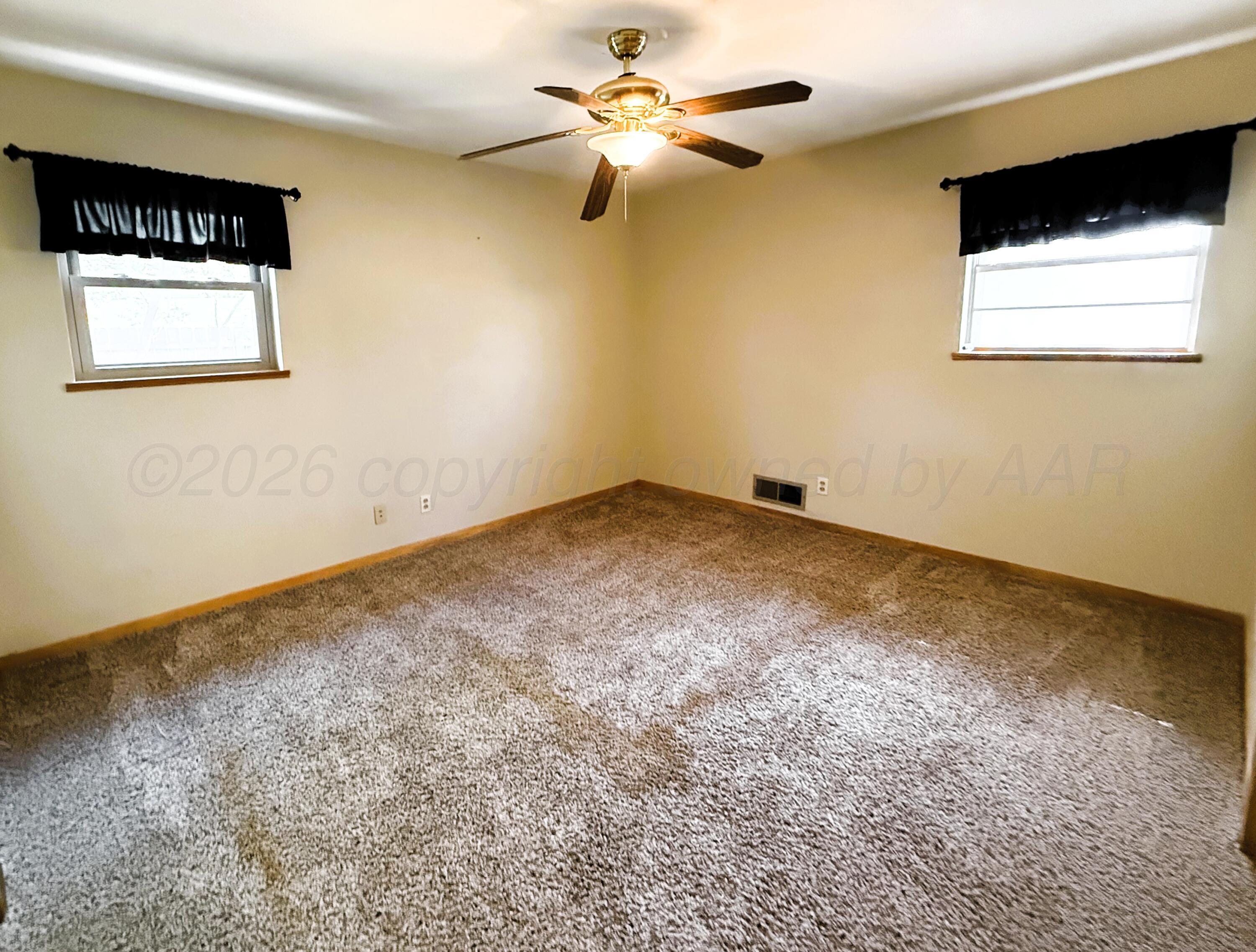 613 South Pearl Street Stratford, TX 79084 - Photo 27 of 32 Guest Bed 1