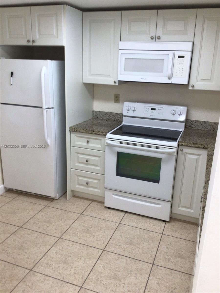 10975 Southwest 107th Street, Unit 302 Miami, FL 33176 - Photo 3 of 16