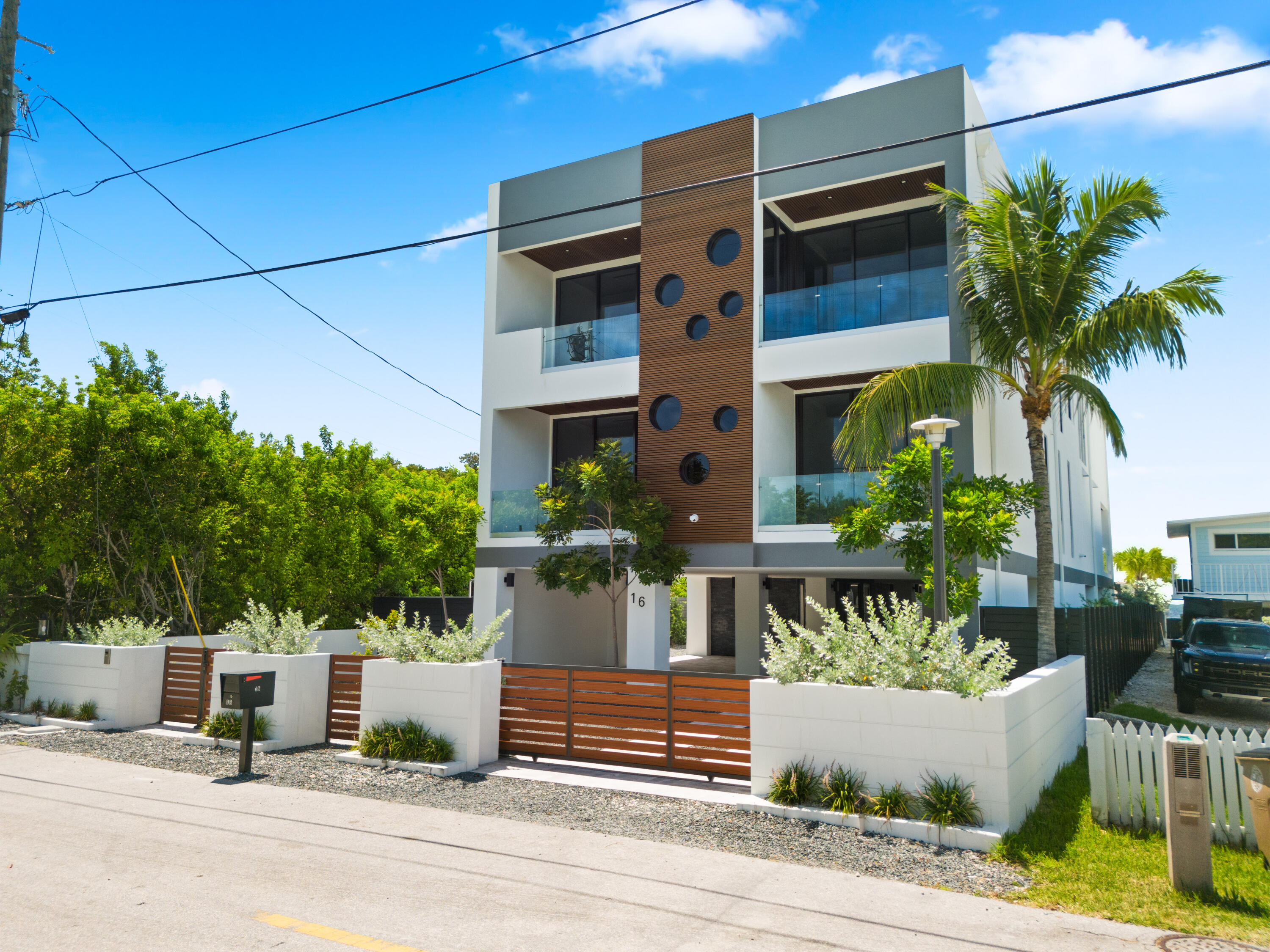 16 Seaside Avenue Key Largo, FL 33037 - Photo 10 of 118 2026_06_19 16 SEASIDE AVE KELSEY-118
