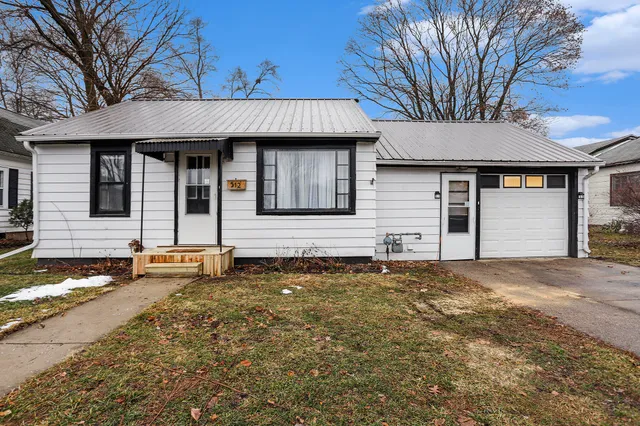 $129,900 | 512 Center Street, Sturgis, MI 49091