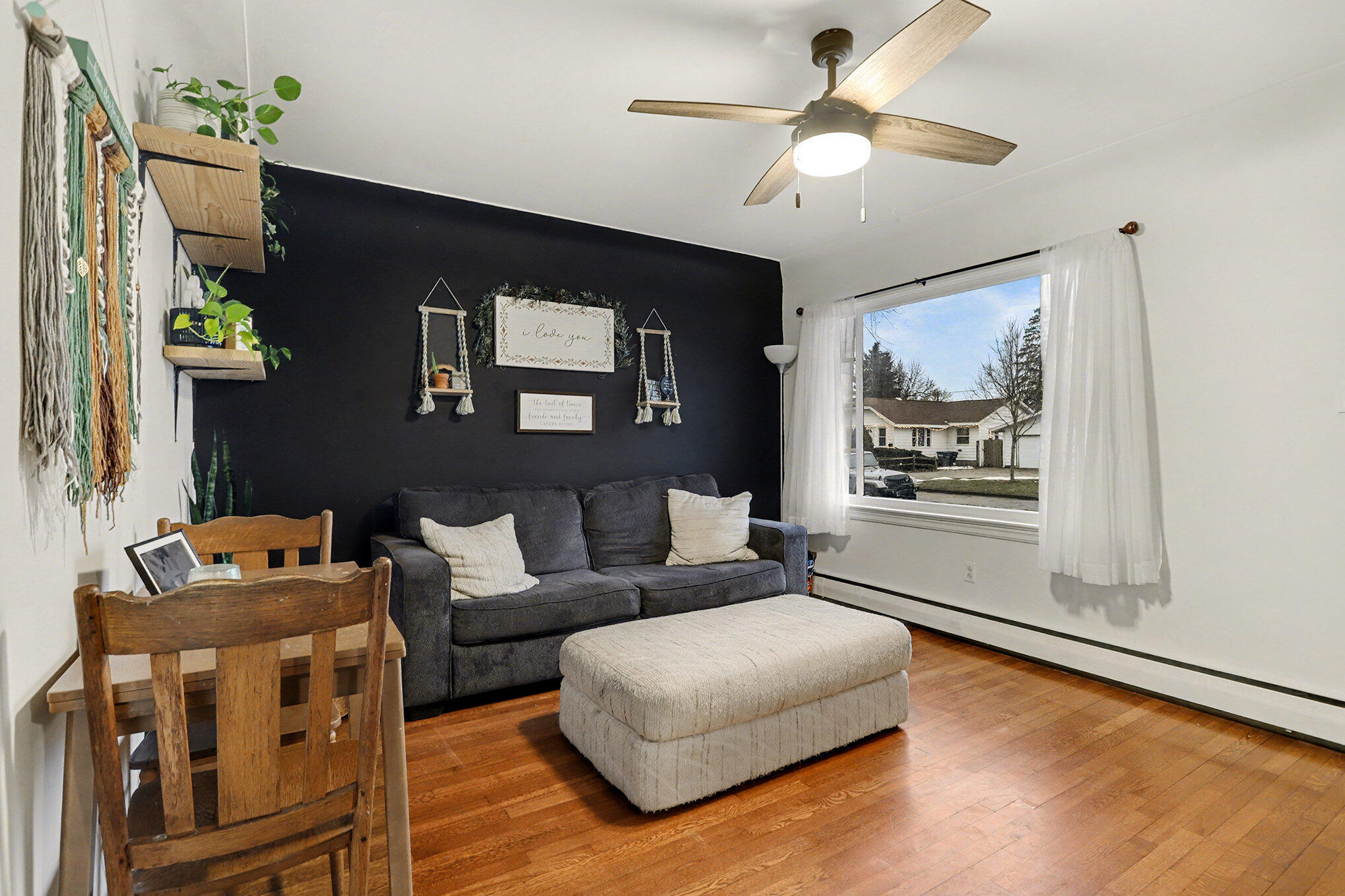 512 Center Street Sturgis, MI 49091 - Photo 4 of 19 Living Room