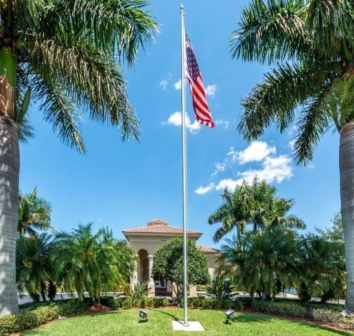 5952 Spanish River Road Fort Pierce, FL 34951 - Photo 30 of 35 a backyard of a house with lots of green space