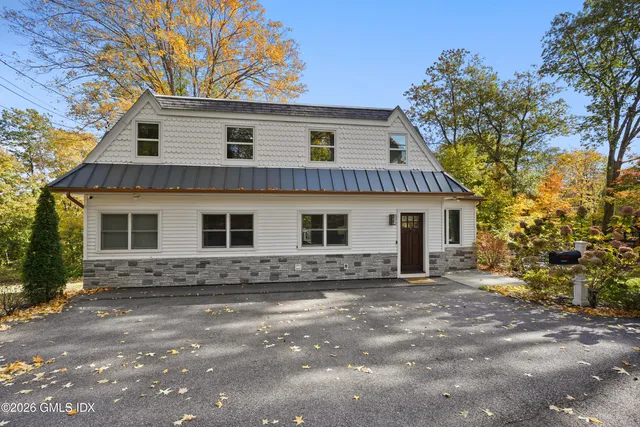 $1,695,000 | 1 Caroline Place, Greenwich, CT 06831