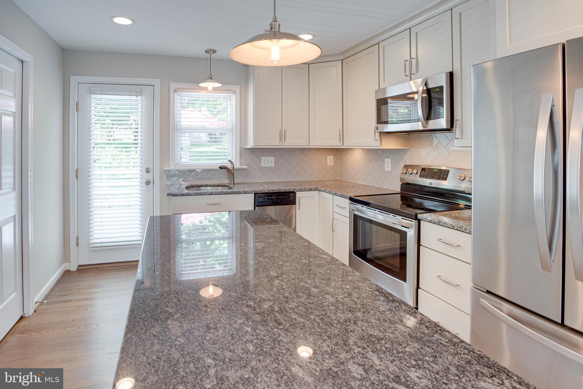 4028 Roberts Road Fairfax, VA 22032 - Photo 9 of 39 Gallery Image 9