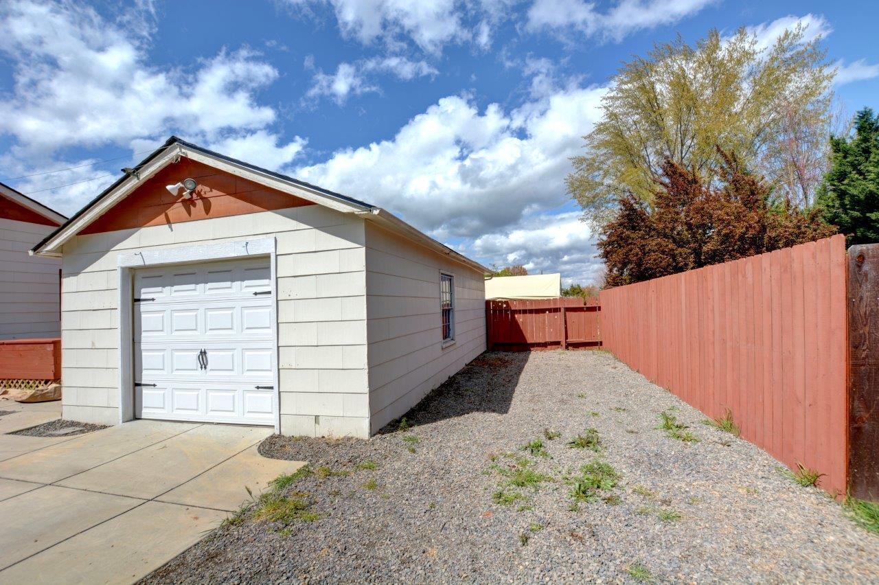 2702 Merriman Road Medford, OR 97501 - Photo 28 of 37 29