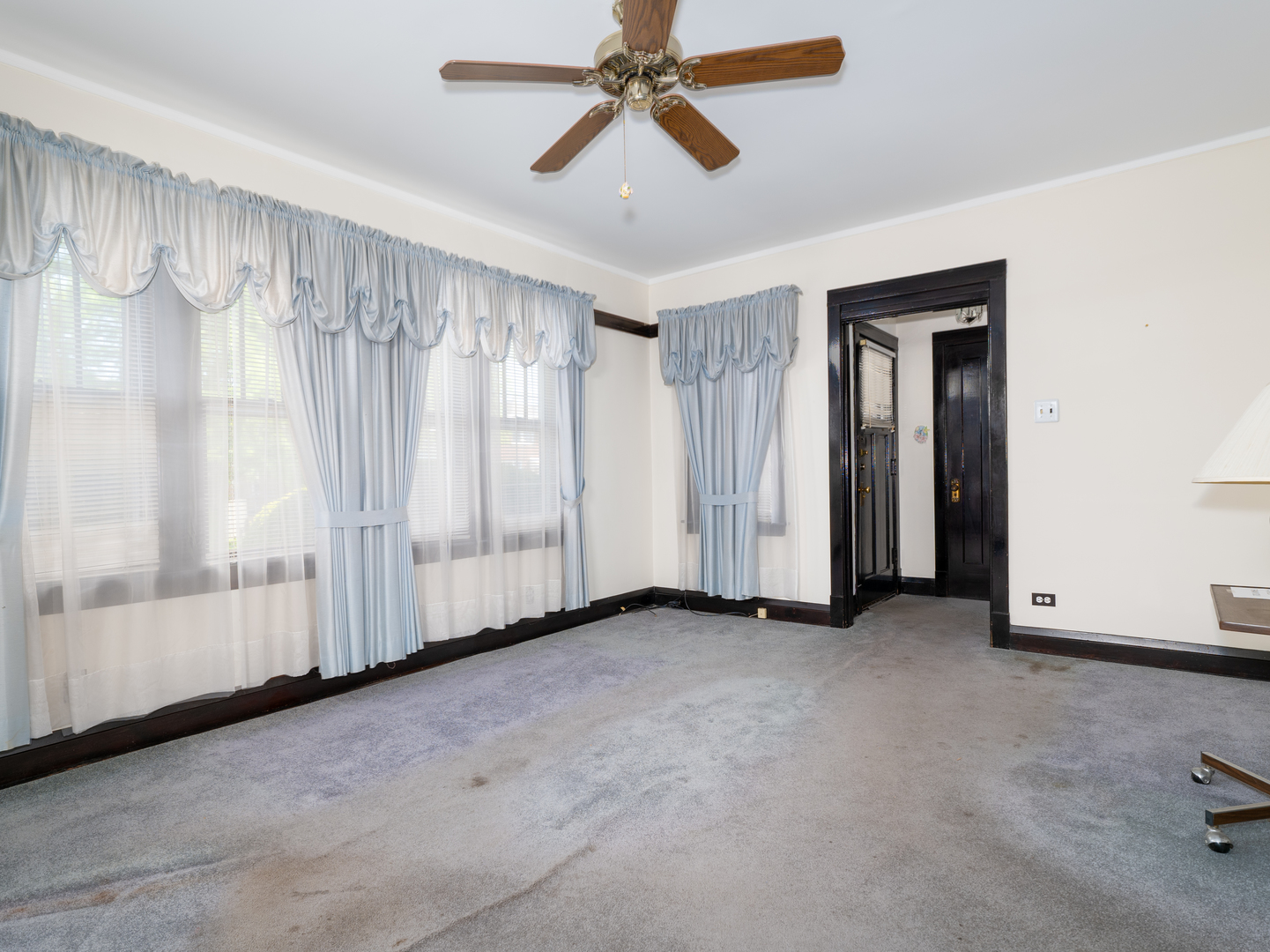 4949 West Deming Place Chicago, IL 60639 - Photo 2 of 18 a view of a livingroom with a chandelier fan