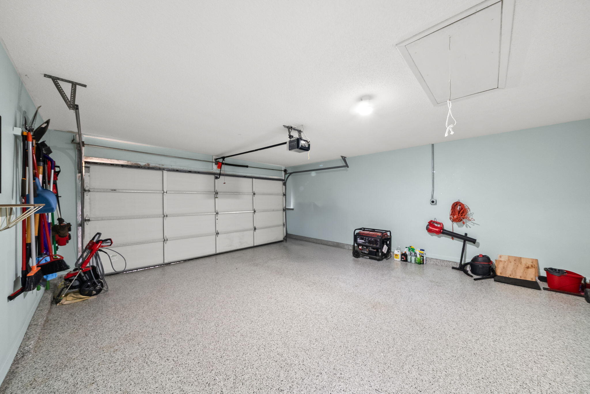 714 Putter Drive Niceville, FL 32578 - Photo 28 of 49 a view of a room with gym equipment