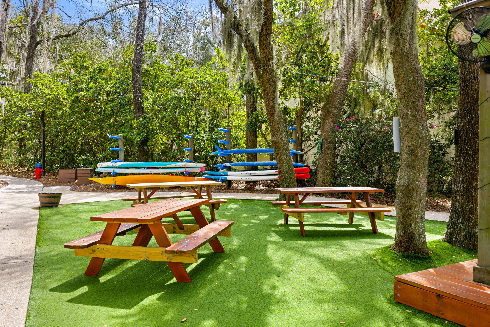 714 Putter Drive Niceville, FL 32578 - Photo 44 of 49 a garden view with a sitting space and garden