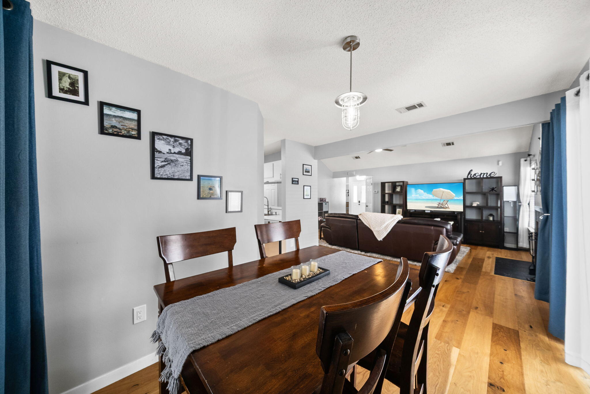 714 Putter Drive Niceville, FL 32578 - Photo 10 of 49 a view of a dining room with furniture