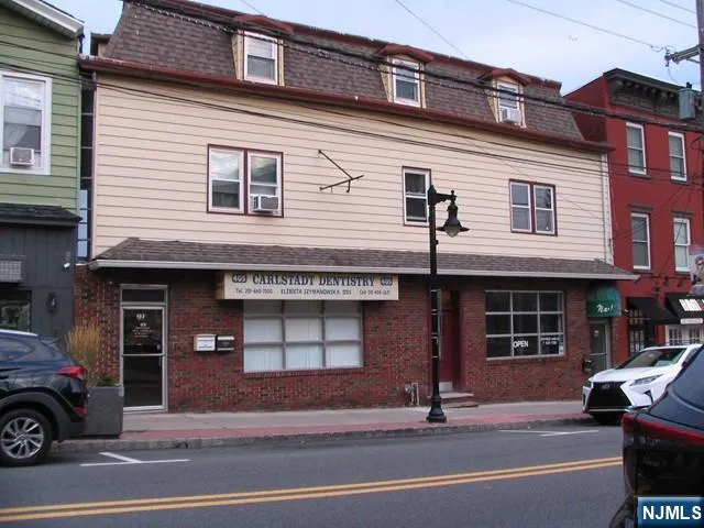 a building that has a lots of windows