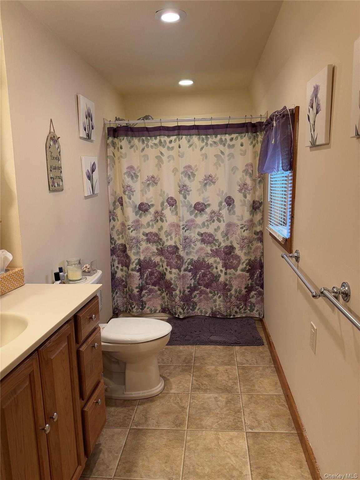 319 Blue Hill Road Hopewell Junction, NY 12533 - Photo 11 of 21 First floor bathroom with custom tile surrounding jetted tub.
