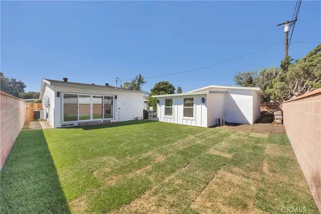 a view of a house with a backyard