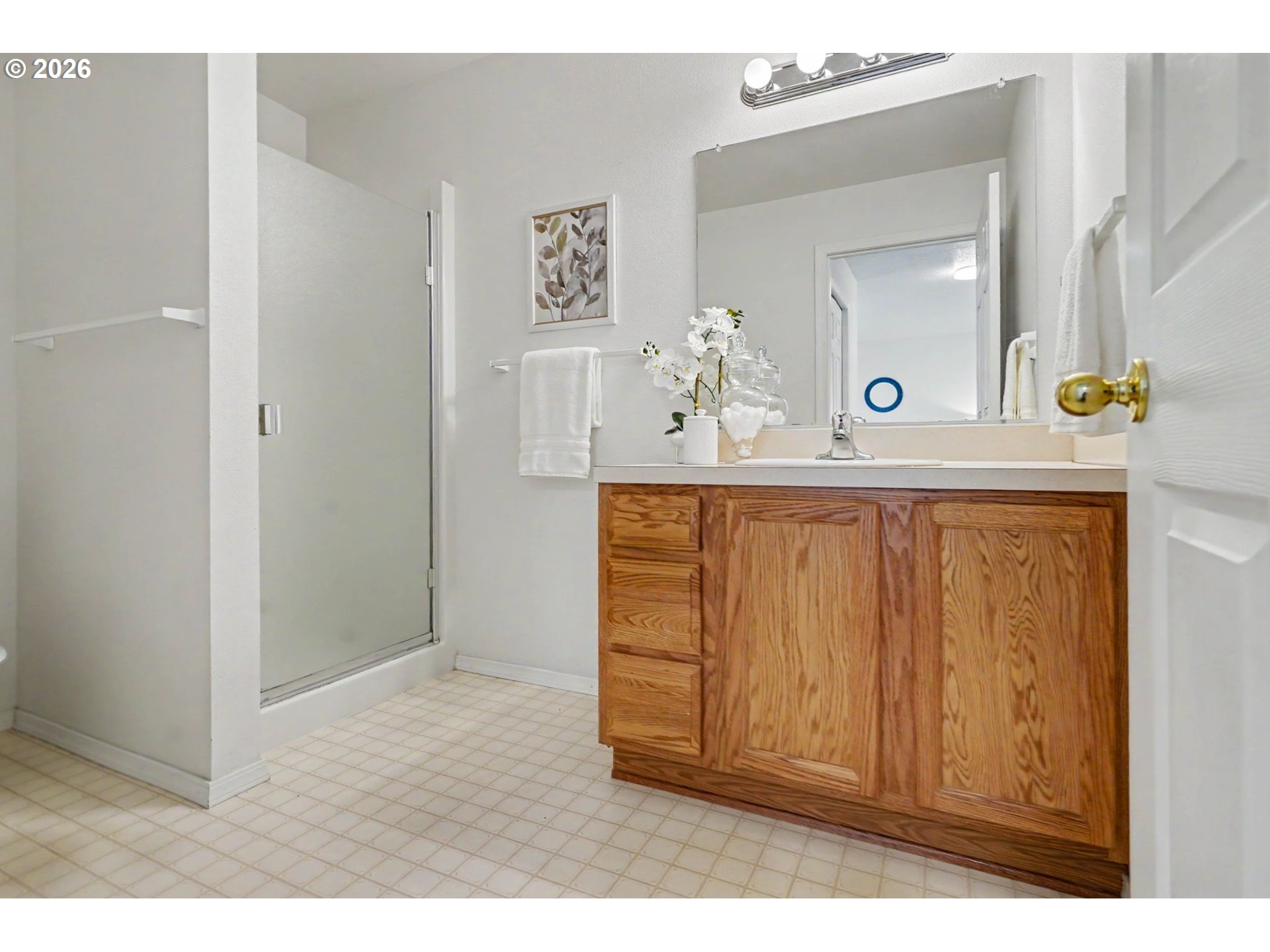 550 Southeast Hankel Street Dallas, OR 97338 - Photo 23 of 36 a bathroom with a sink and a mirror