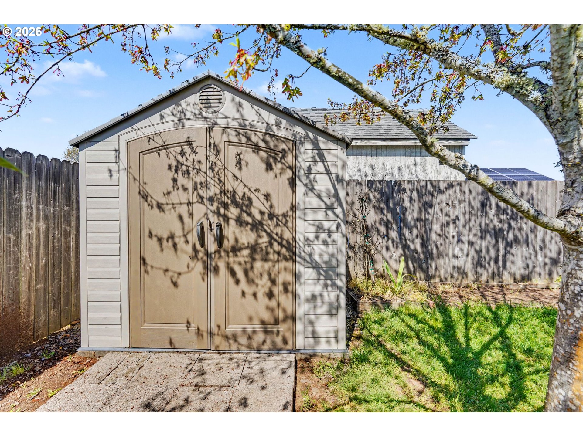 550 Southeast Hankel Street Dallas, OR 97338 - Photo 32 of 36 a view of a garage