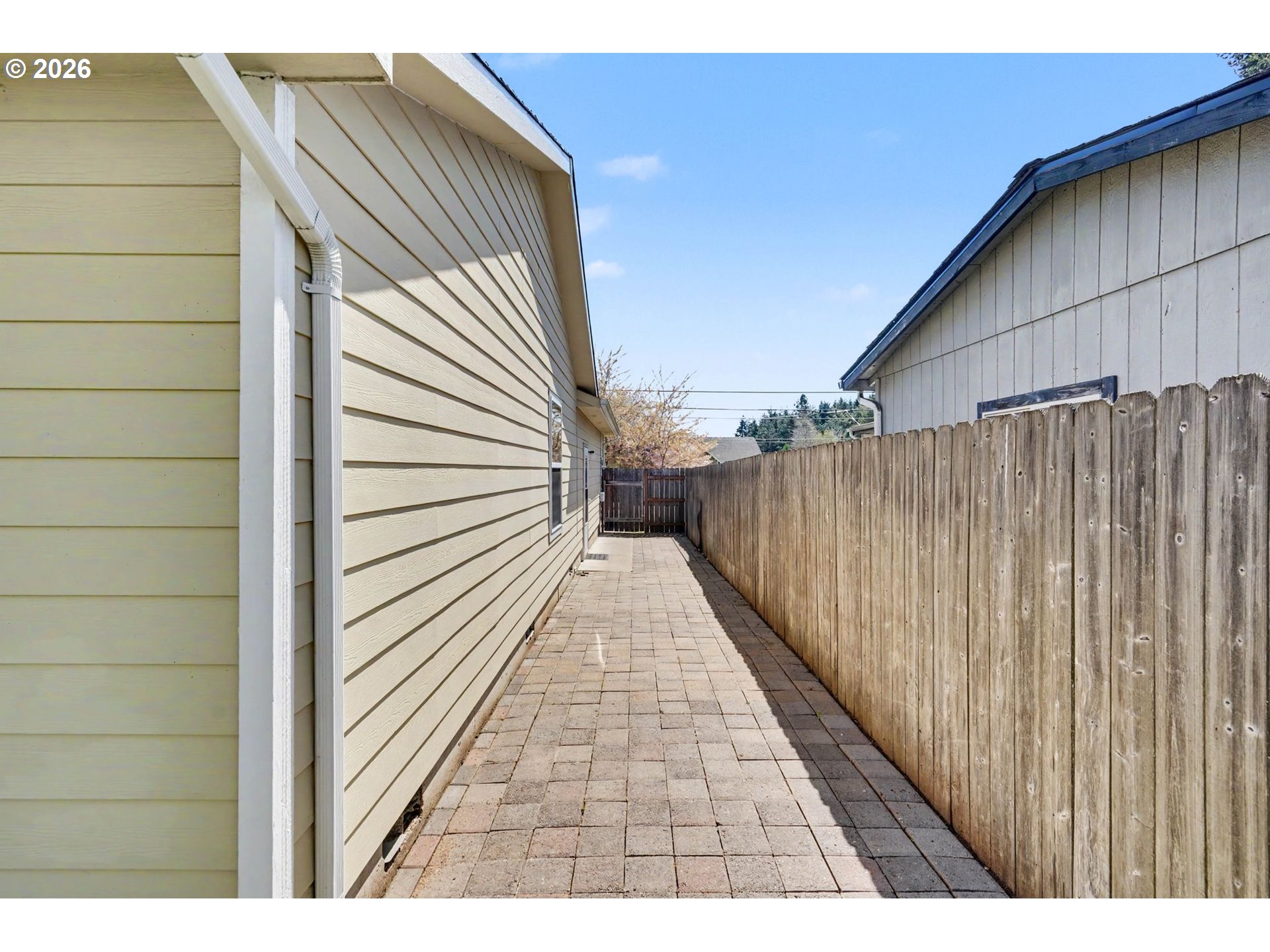 550 Southeast Hankel Street Dallas, OR 97338 - Photo 35 of 36 a view of balcony with wooden floor and fence