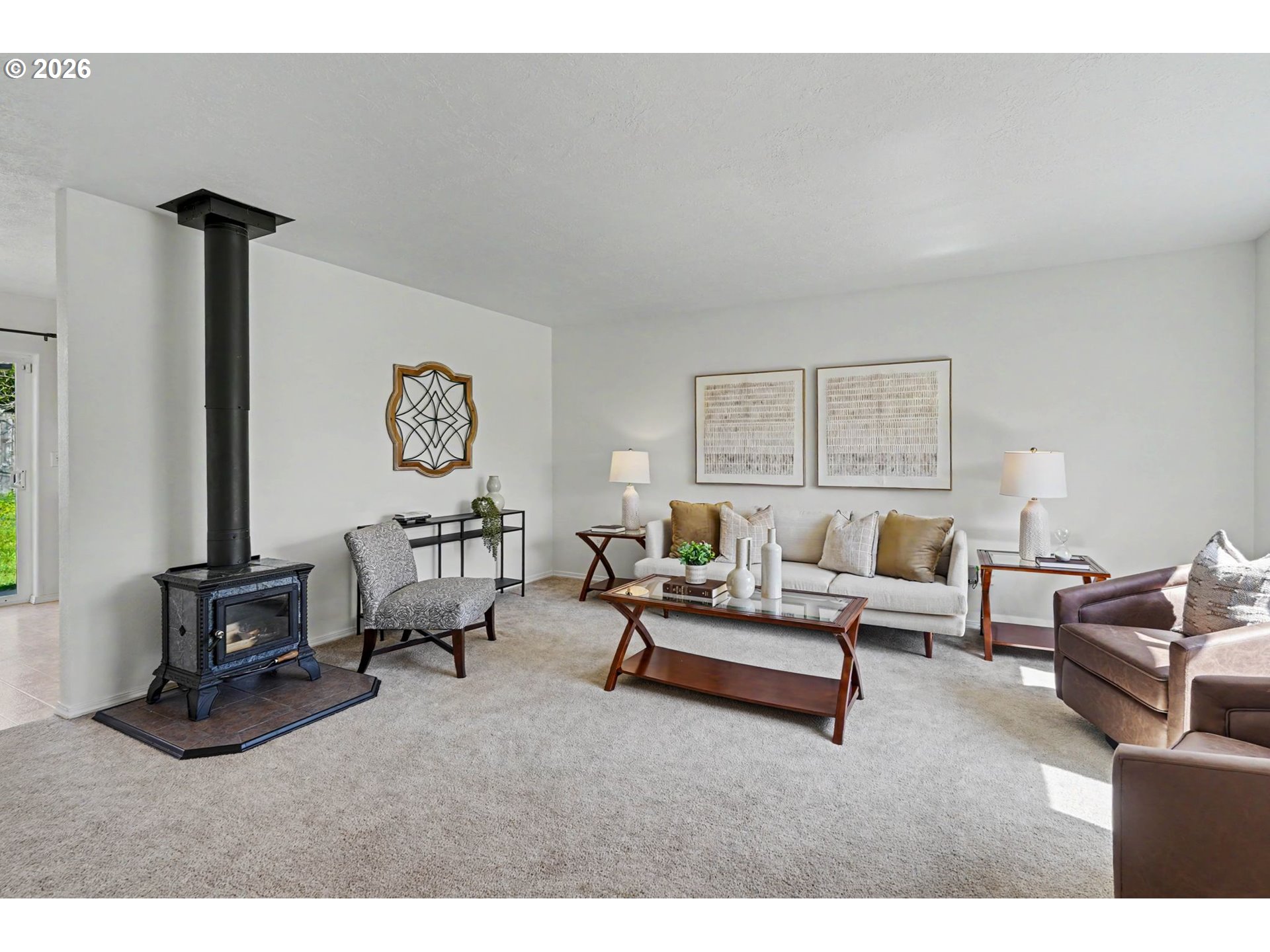 550 Southeast Hankel Street Dallas, OR 97338 - Photo 5 of 36 a living room with furniture