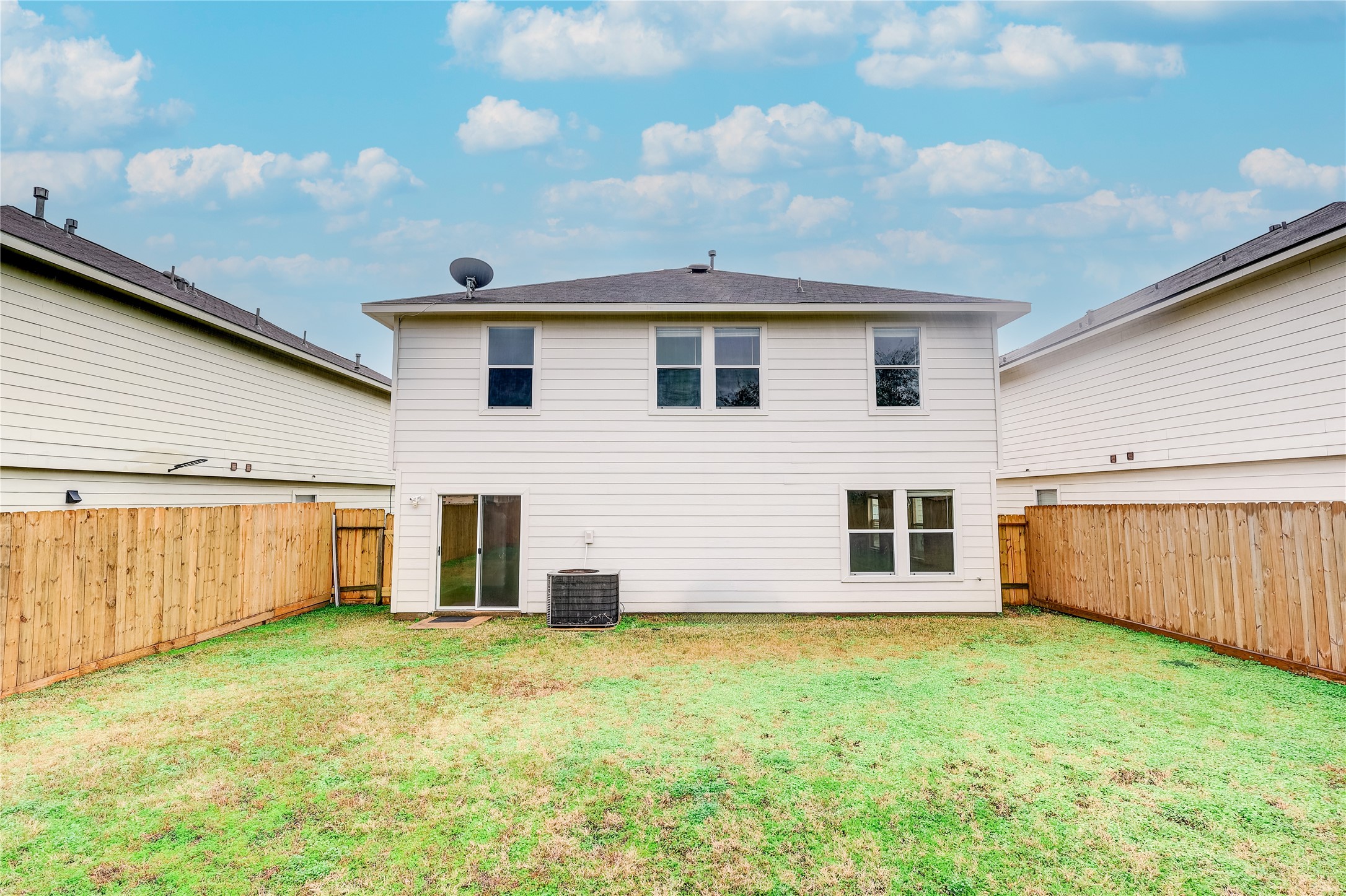 20806 Baronsledge Lane Katy, TX 77449 - Photo 21 of 23 a view of a backyard
