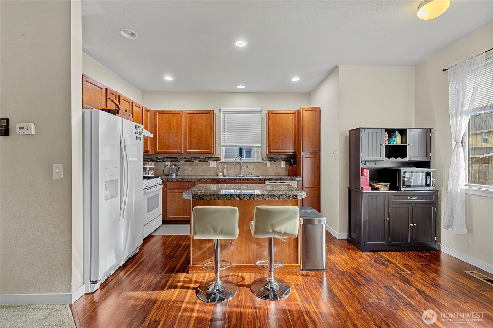 1712 Hillcrest Loop Mount Vernon, WA 98274 - Photo 9 of 34