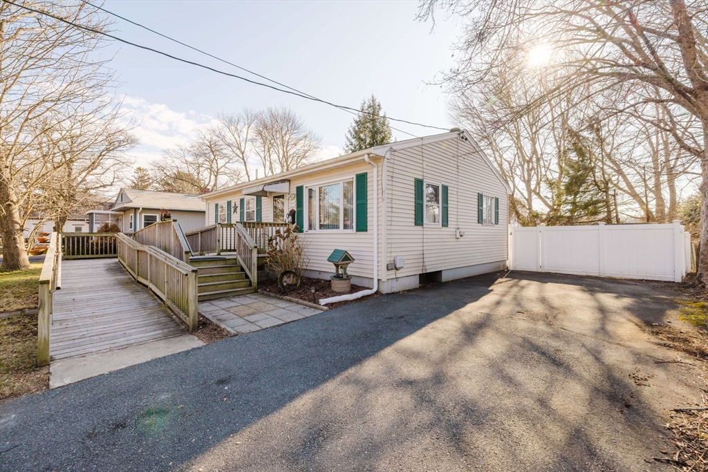 1243 New Boston Road Fall River, MA 02720 - Photo 4 of 30