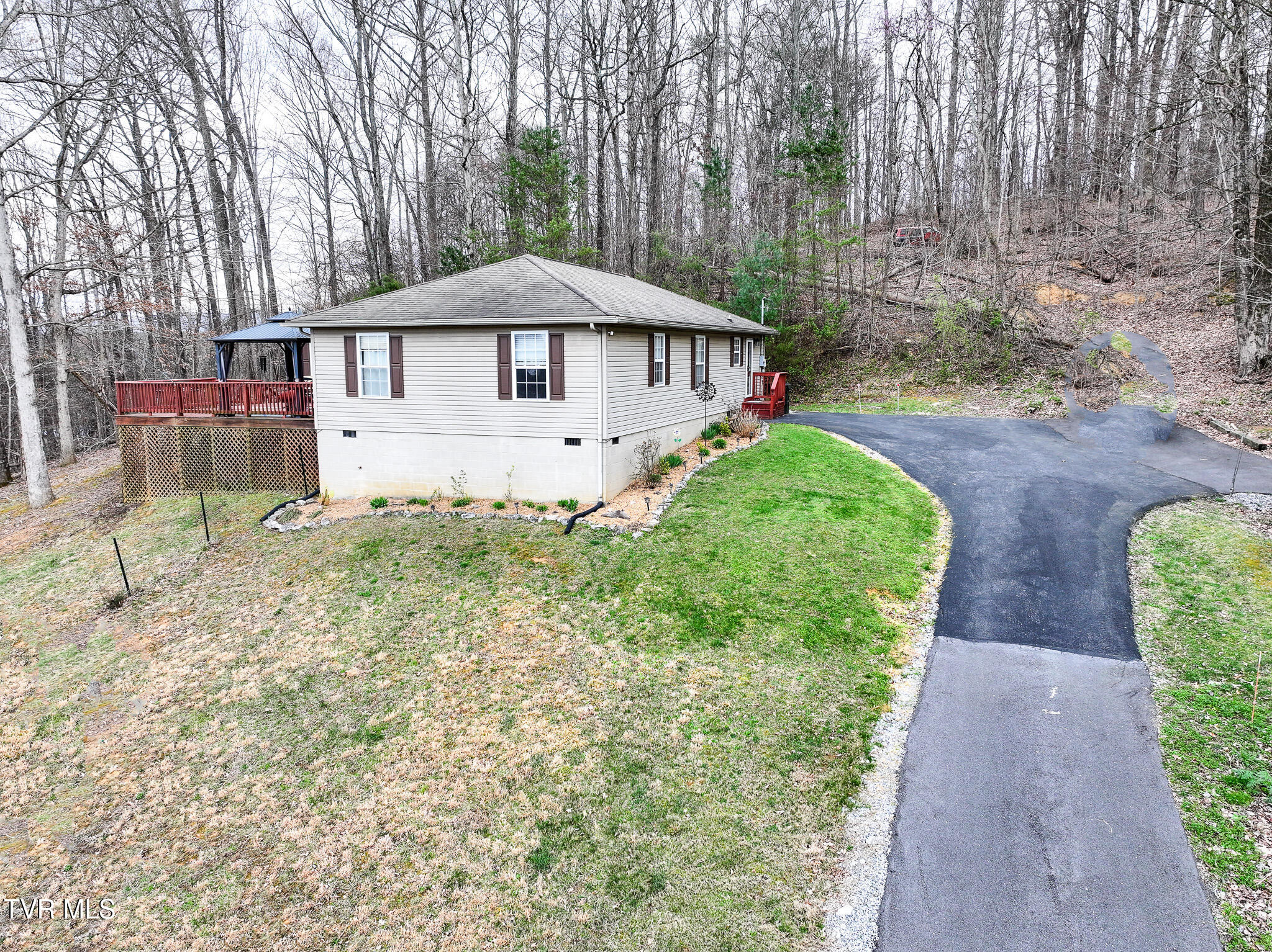 144 Kelsey Peterson Road Jonesborough, TN 37659 - Photo 11 of 41 Driveway