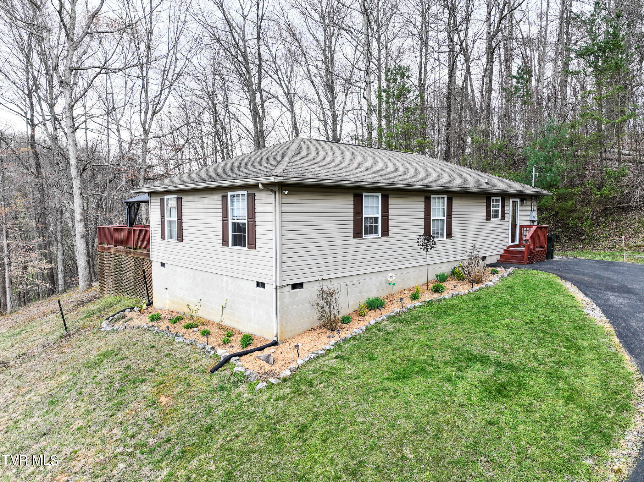 144 Kelsey Peterson Road Jonesborough, TN 37659 - Photo 13 of 41 Side View