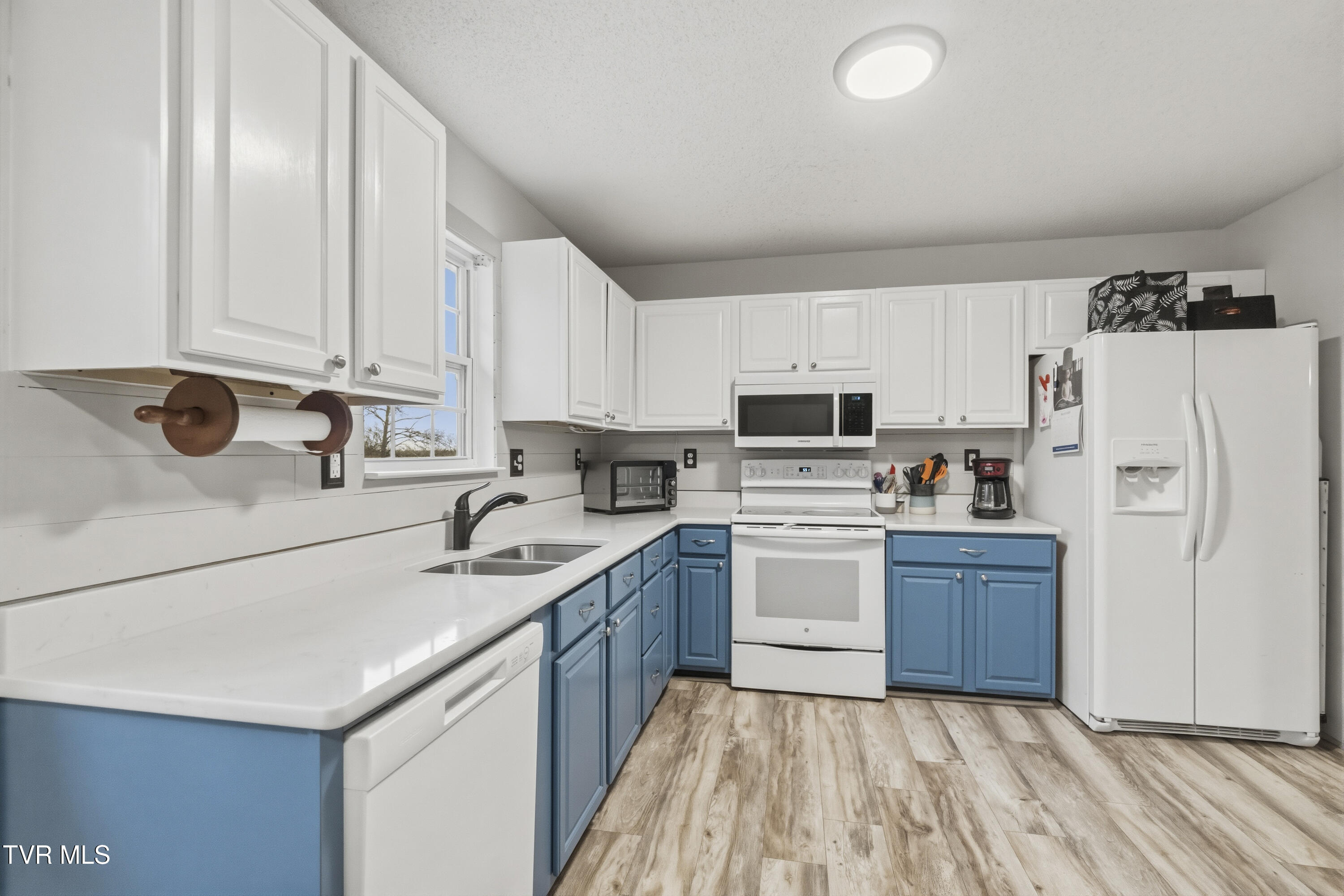 144 Kelsey Peterson Road Jonesborough, TN 37659 - Photo 15 of 41 Kitchen