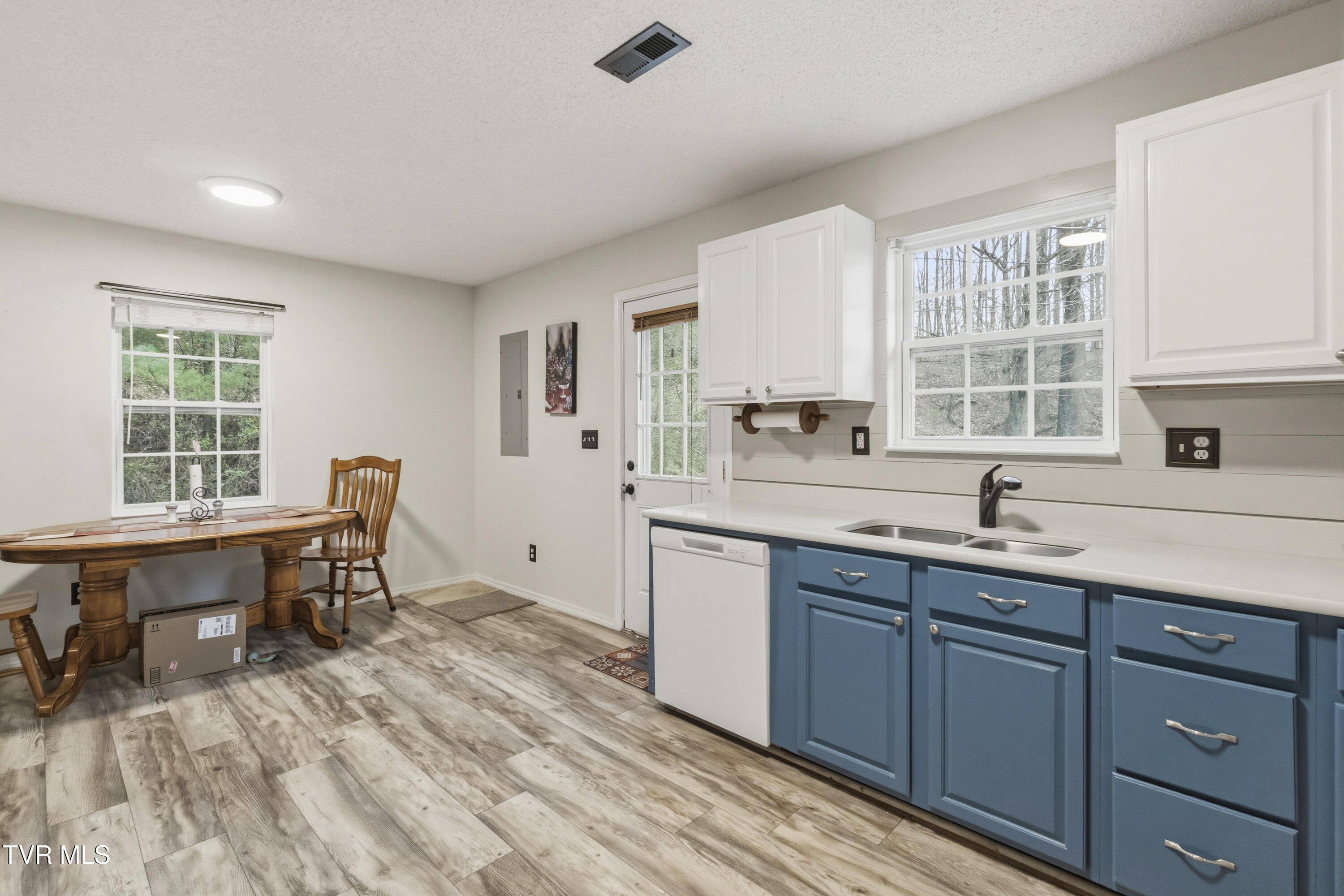 144 Kelsey Peterson Road Jonesborough, TN 37659 - Photo 17 of 41 Kitchen