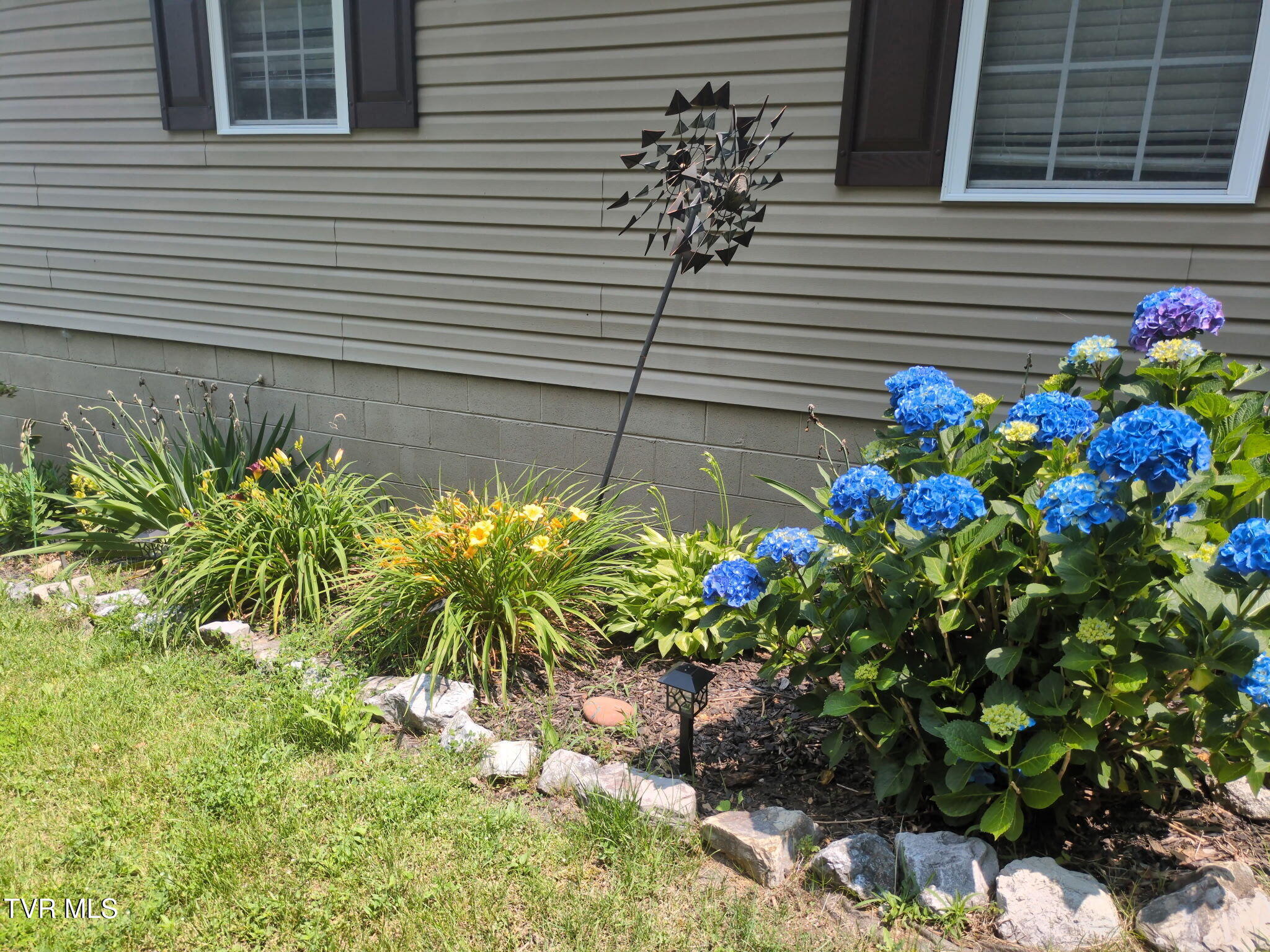 144 Kelsey Peterson Road Jonesborough, TN 37659 - Photo 37 of 41 Landscaping