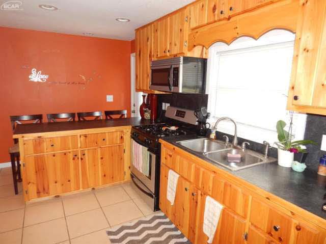 5022 Deland Road Flushing, MI 48433 - Photo 17 of 36 21139312-16.JPG