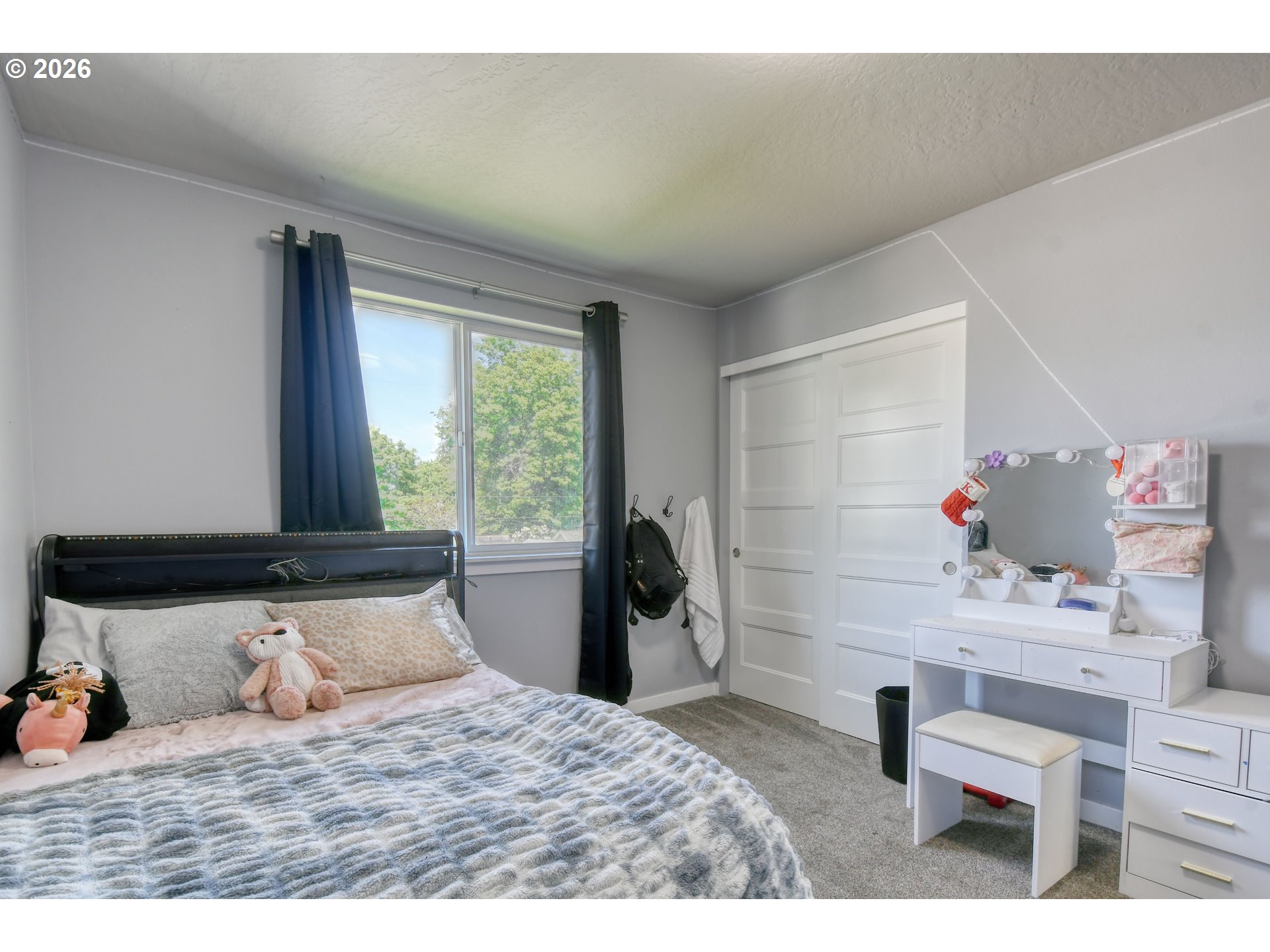 233 East Jefferson Street Athena, OR 97813 - Photo 20 of 36 a bedroom with a bed and a window