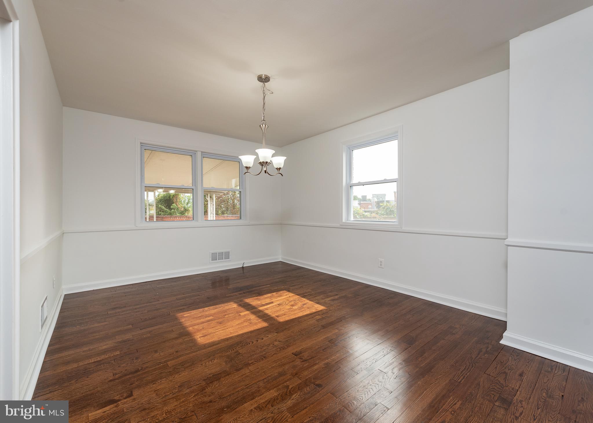 901 Coleridge Road Baltimore, MD 21229 - Photo 5 of 16 Dining Room