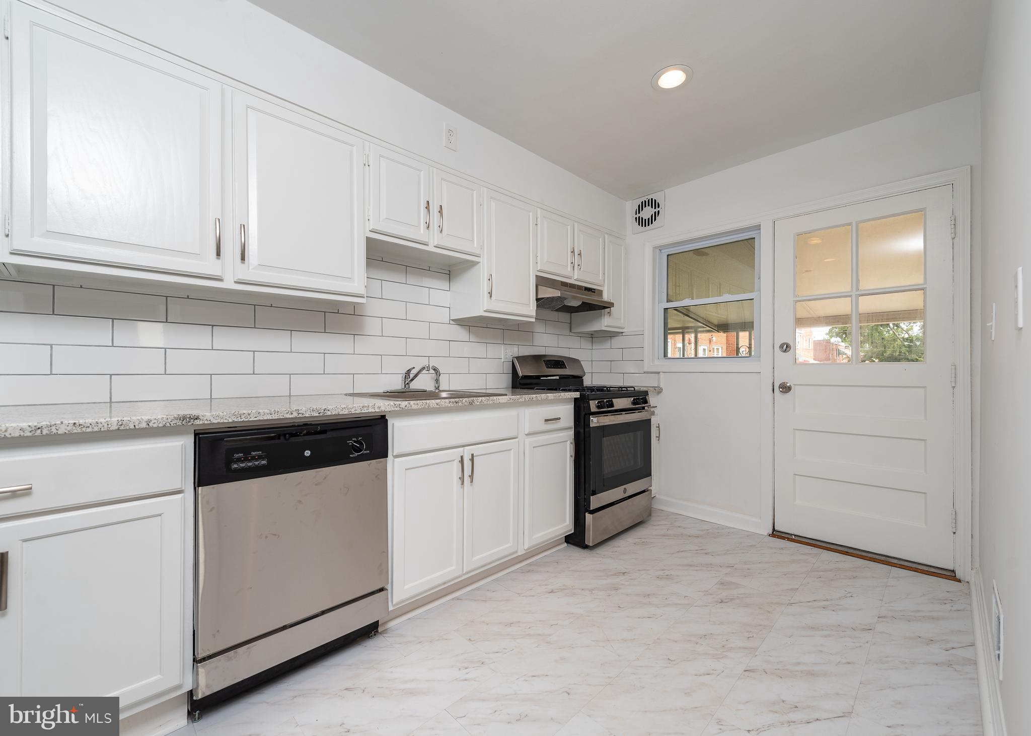 901 Coleridge Road Baltimore, MD 21229 - Photo 7 of 16 Kitchen