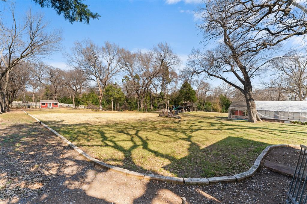 805 East Shady Grove Road Irving, TX 75060 - Photo 23 of 36 View of 1.6 acre yard