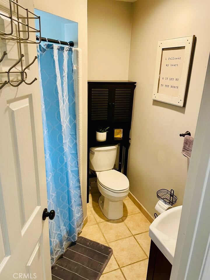 924 Sheffield Street Cambria, CA 93428 - Photo 18 of 21 upstairs studio bathroom