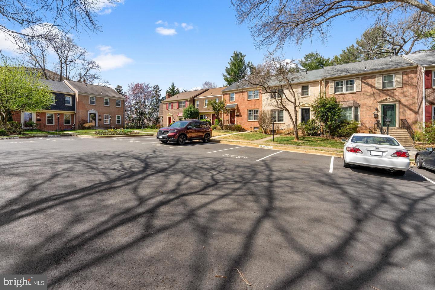 1808 Golf View Court Reston, VA 20190 - Photo 3 of 36 Gallery Image 3