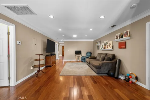 $999,999 | 10053 Stonehurst Avenue, Sun Valley, CA 91352