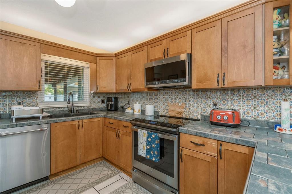 302 Limona Road Brandon, FL 33510 - Photo 3 of 25 Gallery Image 3