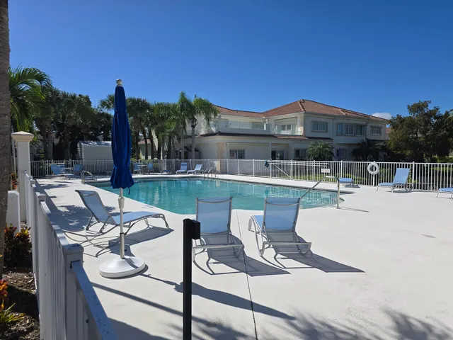 $180,000 | 504 7th Square Southwest, Unit 103, Vero Beach, FL 32962