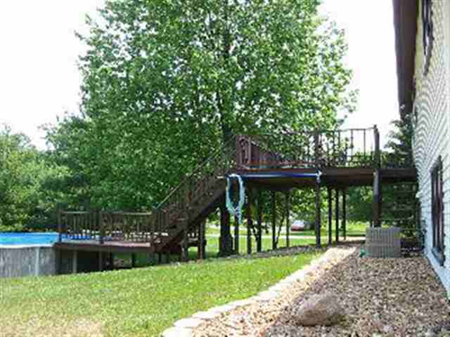 8742 Jackman Road Temperance, MI 48182 - Photo 6 of 15 Deck