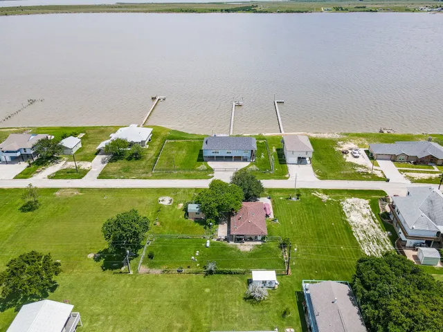 $285,000 | 1495 West Bayshore Drive, Palacios, TX 77465