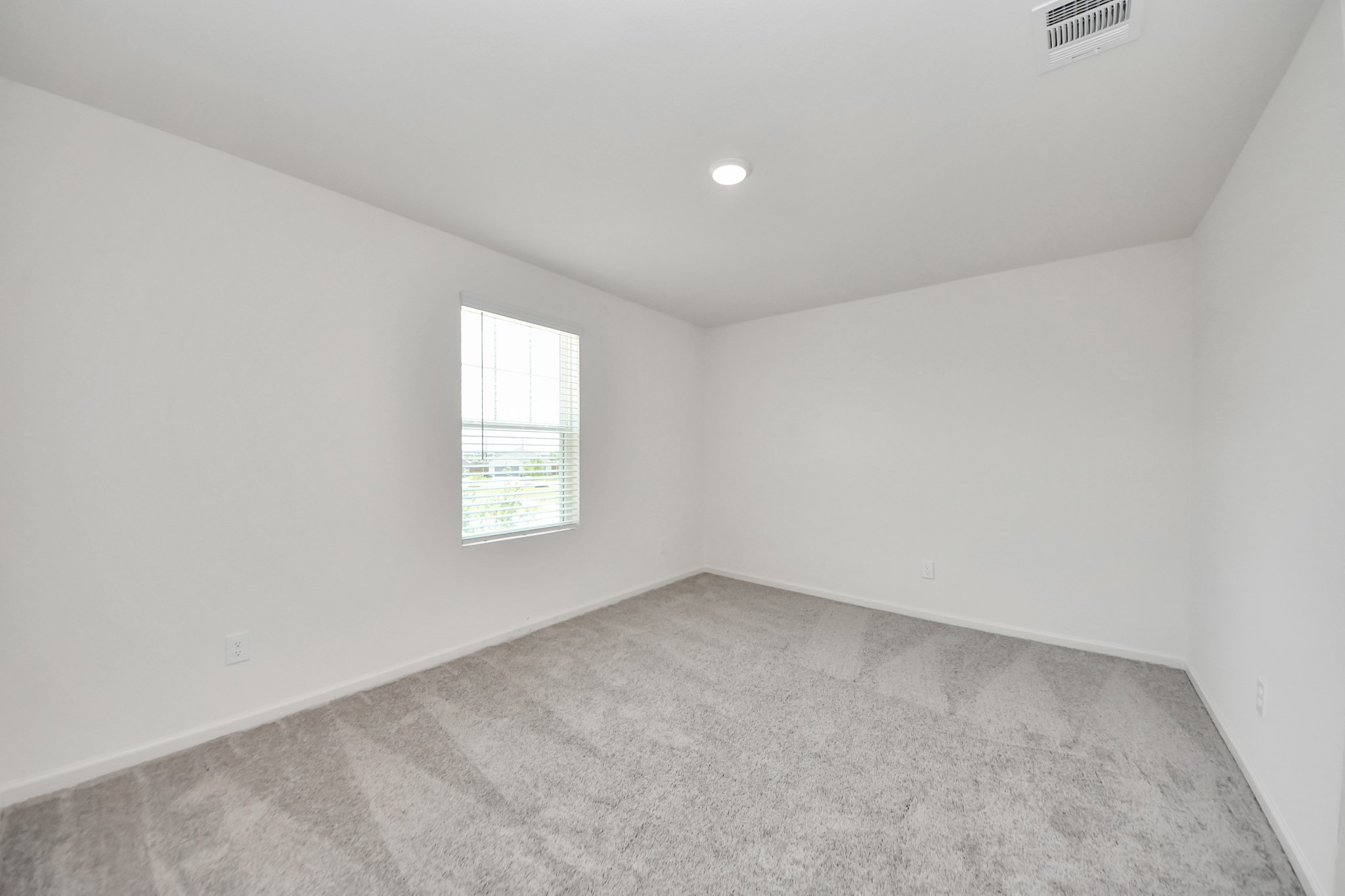 10315 Malta Trce Drive, Unit B Rosharon, TX 77583 - Photo 27 of 49 an empty room with a window