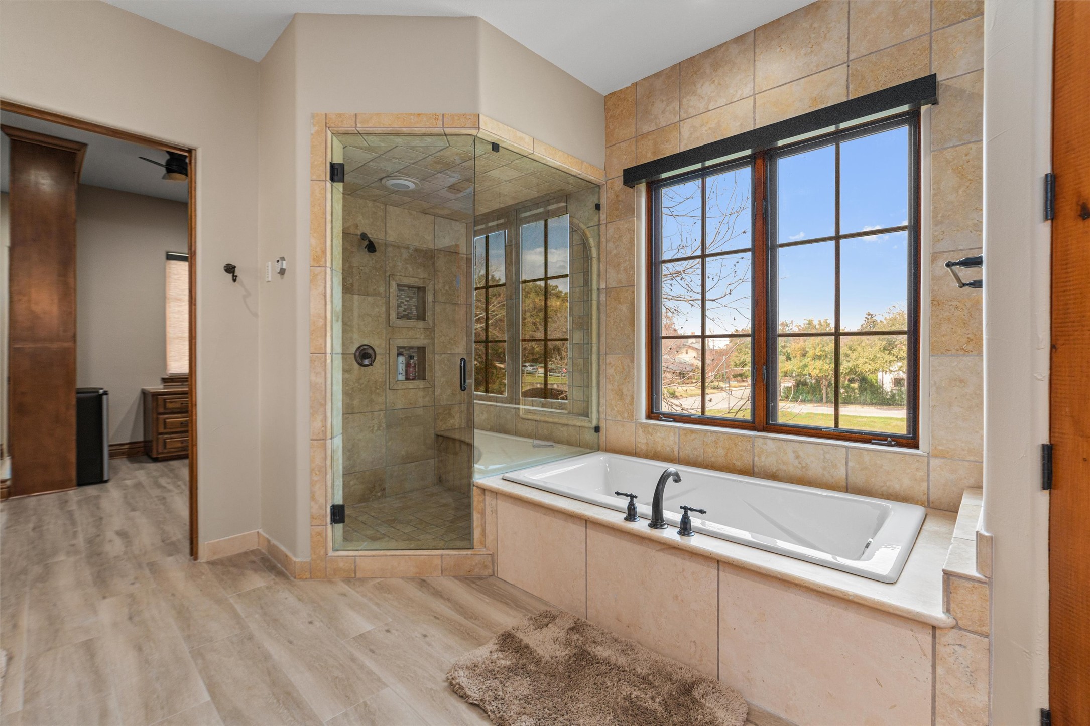 4407 Island Cove Austin, TX 78731 - Photo 32 of 40 a bathroom with a tub sink shower and a mirror