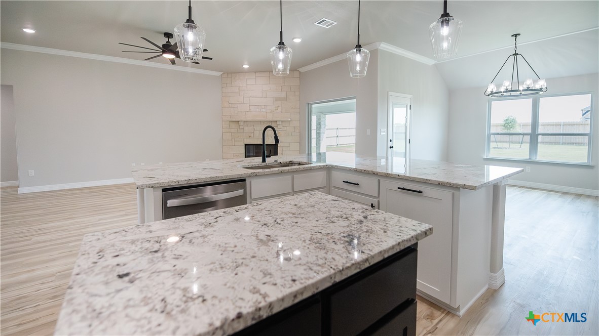 1404 Tahonta Drive Hewitt, TX 76643 - Photo 7 of 32