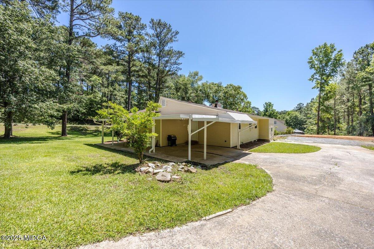 143 Ragan Drive Gray, GA 31032 - Photo 3 of 19 a view of a house with swimming pool and yard