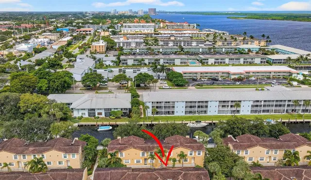 an aerial view of residential building and lake
