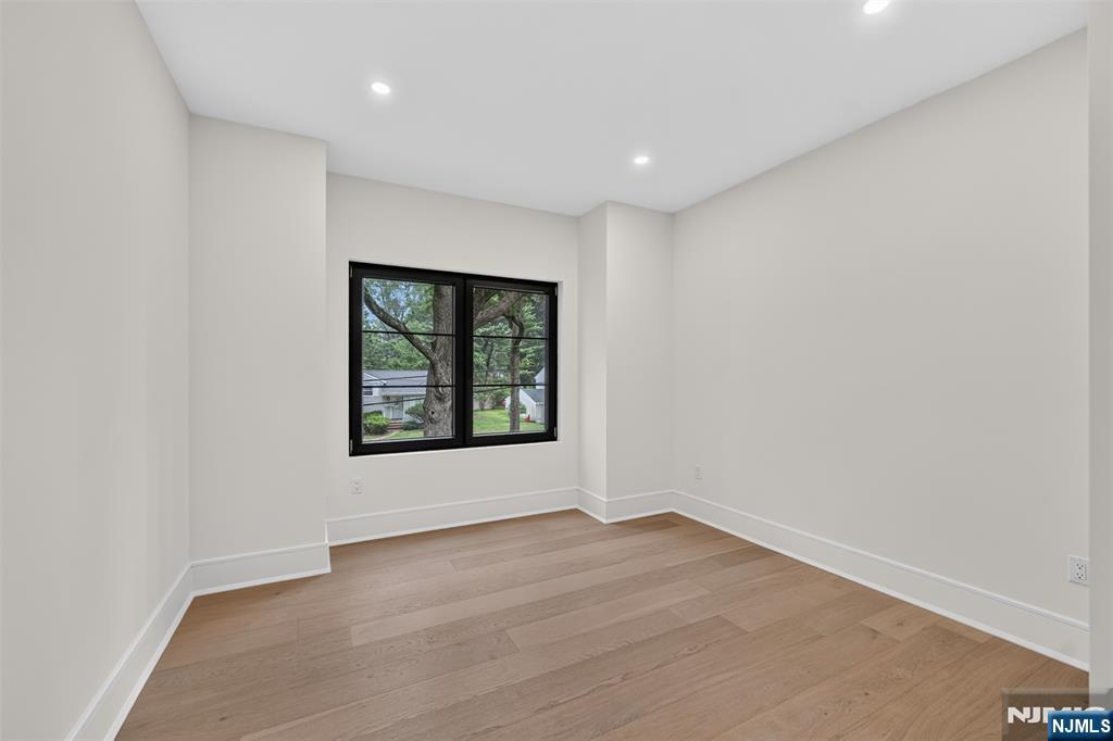 134 Morningside Road Paramus, NJ 07652 - Photo 36 of 47 Gallery Image 36